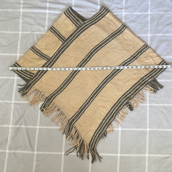 Women Tan & White Stripe Shawl Poncho Knitted Sweater Pullover Fringe Soft - Picture 2 of 9